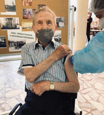 Tím z levočskej nemocnice očkoval počas víkendu v okolitých obciach Najstarším očkovaným bol 98-ročný senior